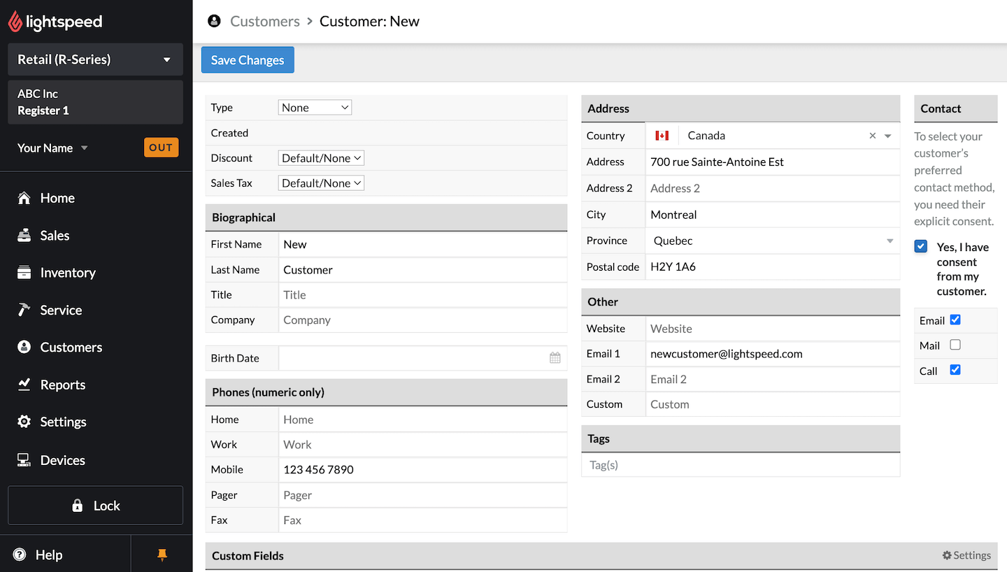 Page de renseignements sur le client, des renseignements tels que le nom, le numéro de téléphone, l’adresse postale et l’adresse courriel ont été saisis.