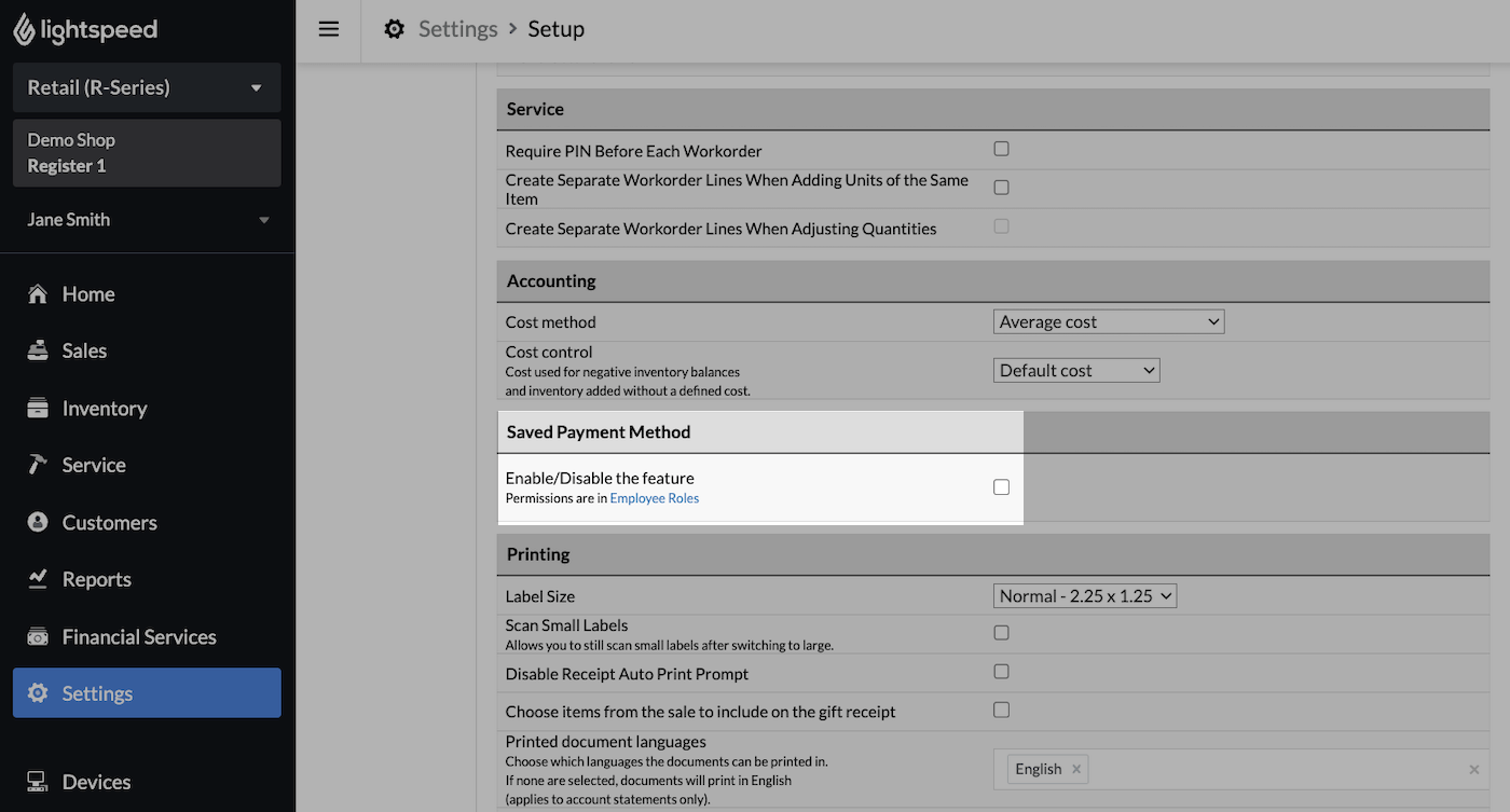 Page Options générales, la section Saved payment method (mode de paiement enregistré) et la case Enable/disable the feature (activer/désactiver la fonctionnalité) sont mises en évidence.