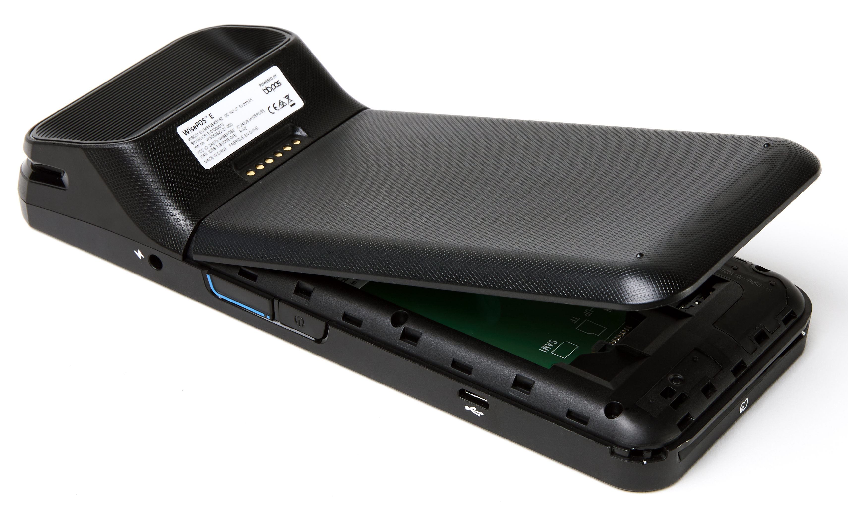 Afbeelding van de WisePOS e. Deze ligt ondersteboven en het achterpaneel is open.